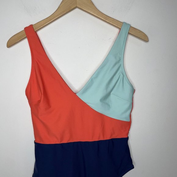 CUPSHE Color Block V-Neck One Piece Swimsuit Bathing Suit NWT Size M - Picture 2 of 9